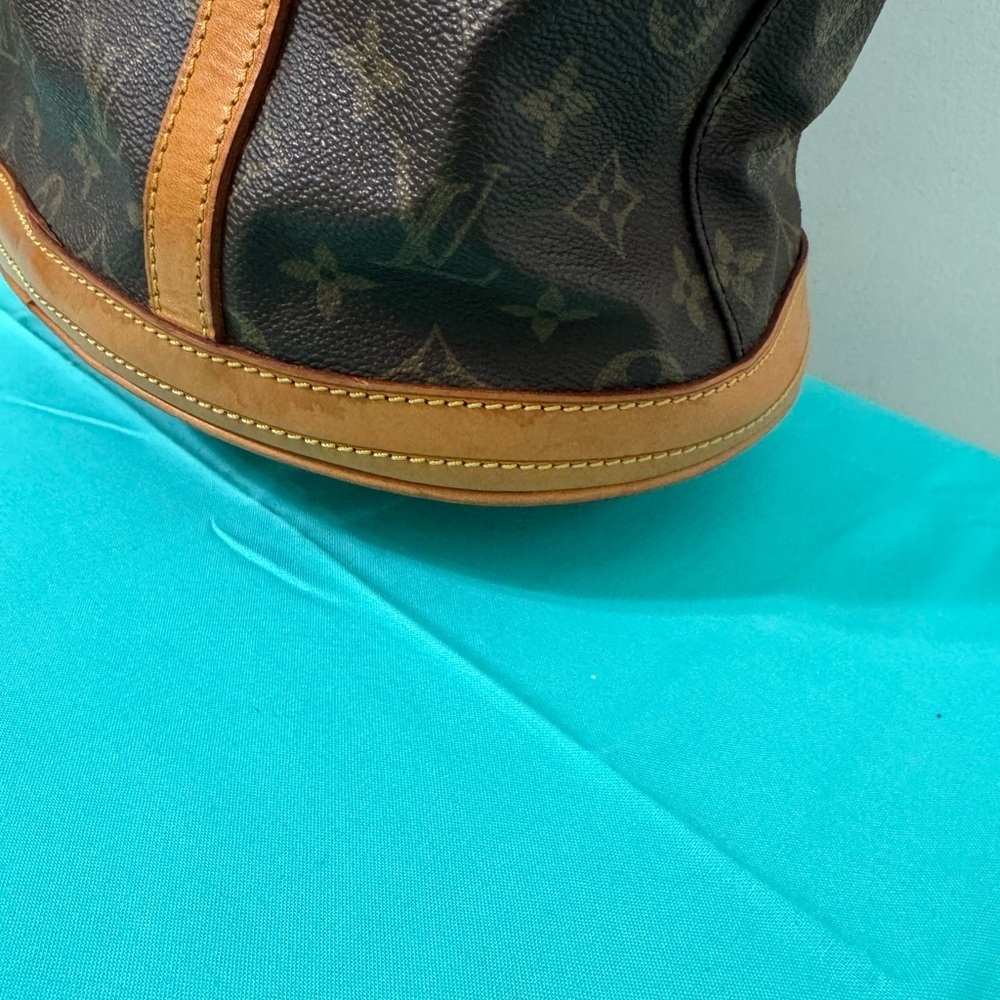Louis Vuitton Monogram Bucket Tote GM with Pouch - Picture 9 of 16